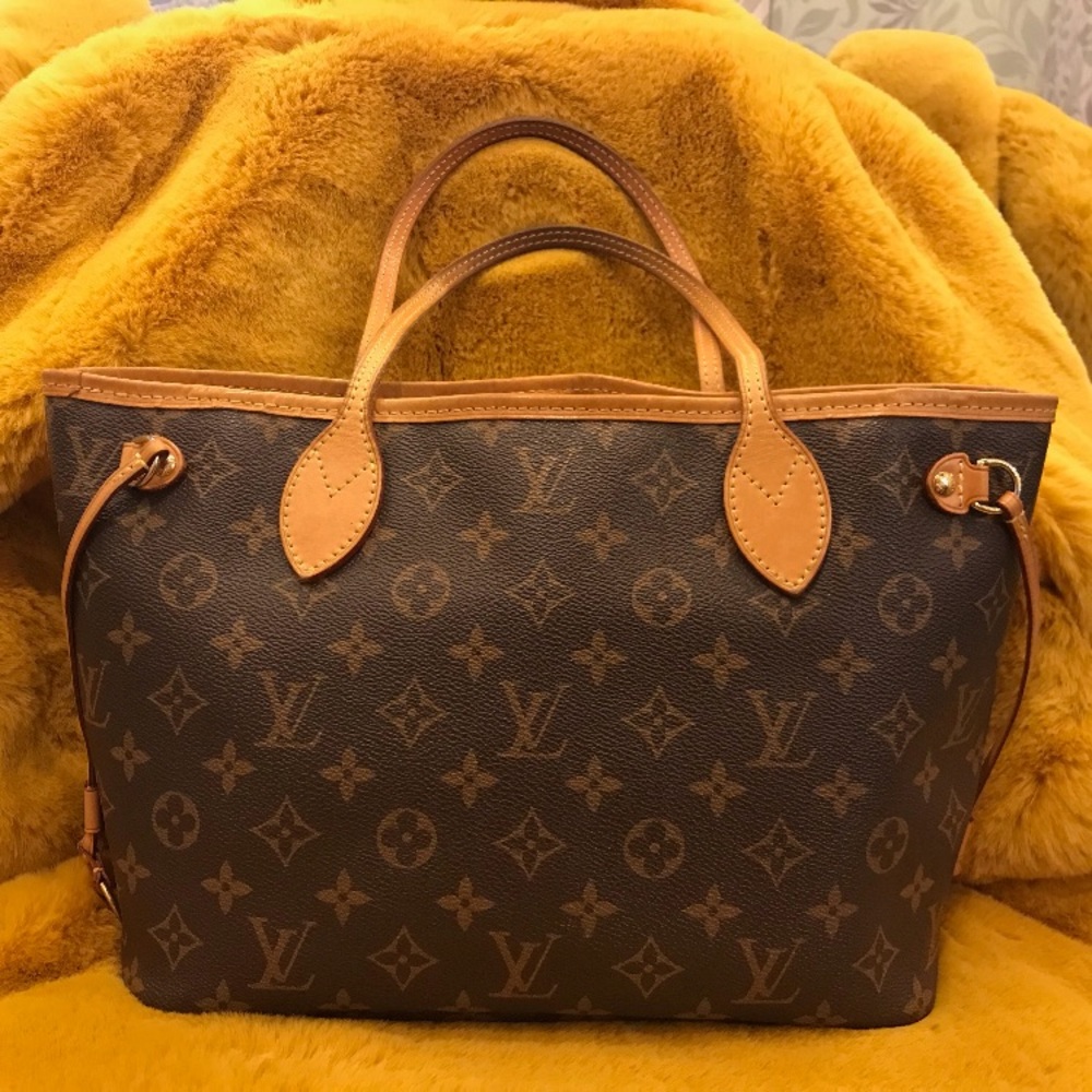 Louis Vuitton Neverfull Tote